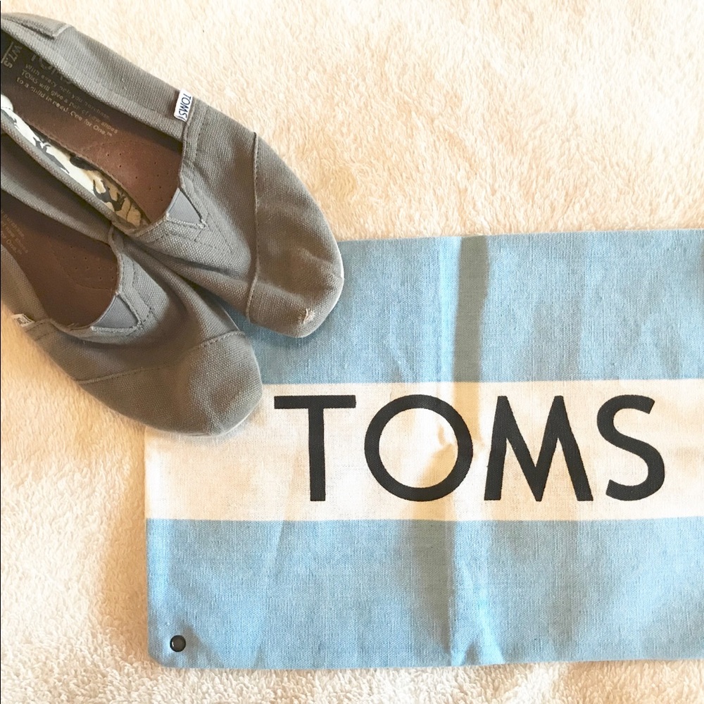 Toms Classic Canvas Slip-Ons